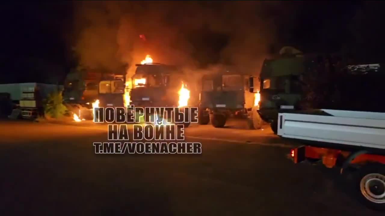 Varios camiones militares de la Bundeswehr alemana fueron incendiados en la ciudad de Erfurt. Los canales rusos de Telegram publicaron imágenes del ataque incendiario.
