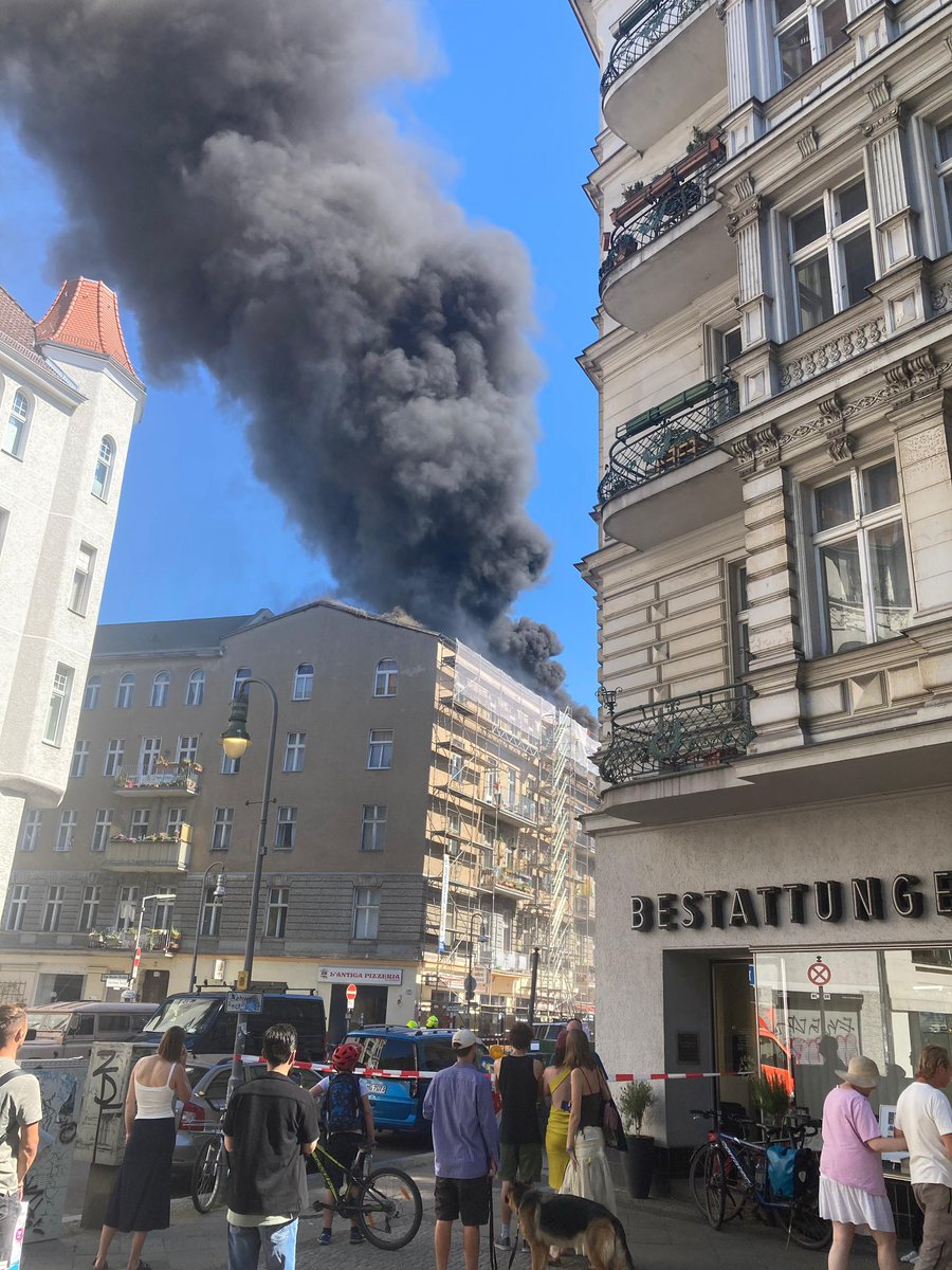 There is a fire on Kärntener Straße in Schöneberg