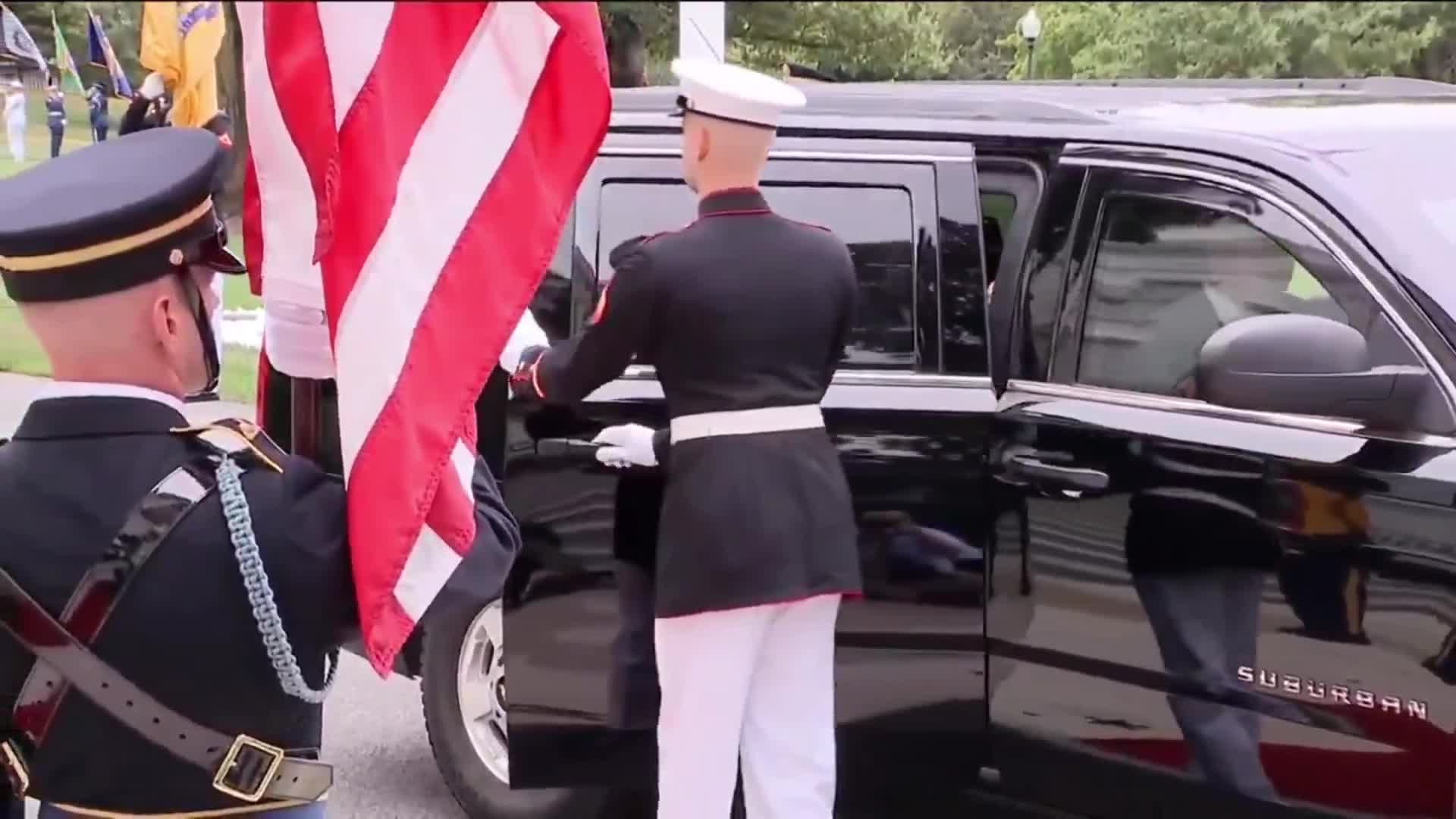 Der deutsche Bundeskanzler Merz trifft im Weißen Haus ein, um am Treffen zwischen den USA und der Ukraine teilzunehmen.